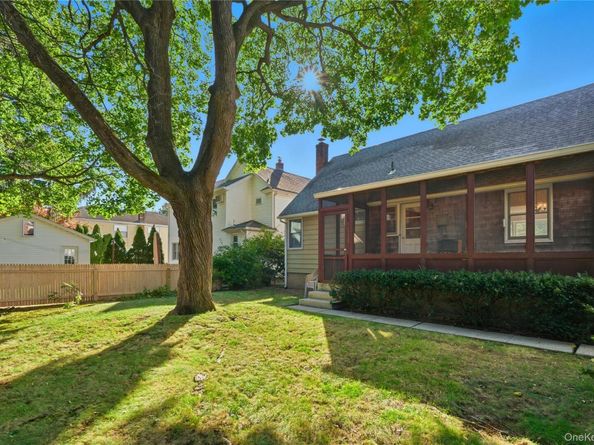 65 Grant Avenue, Albertson NY 11507