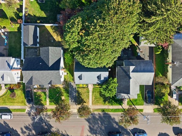 65 Grant Avenue, Albertson NY 11507