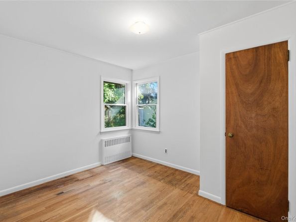 65 Grant Avenue, Albertson NY 11507