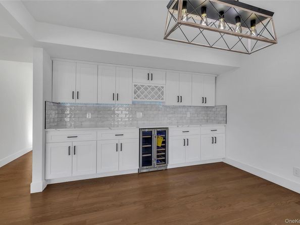 22 Family Lane, Levittown NY 11756