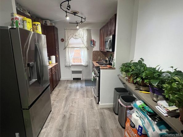 2080 Barnes Avenue 4C, Bronx NY 10462