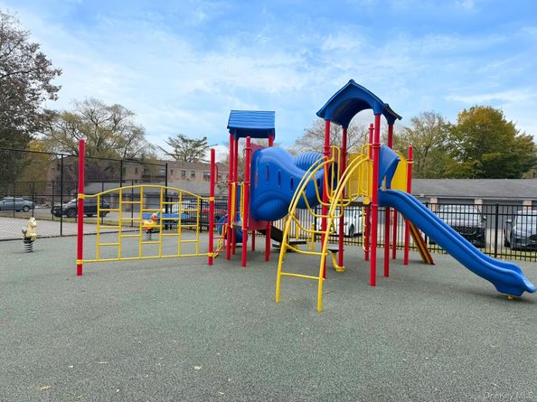 5 Terrace Circle 1G, Great Neck NY 11021