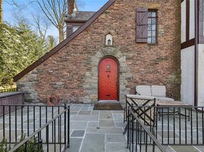 44 Old Ox Road, Manhasset NY 11030