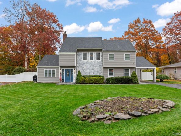 17 Diane Court, Nesconset NY 11767