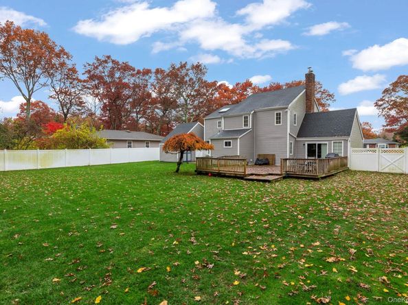 17 Diane Court, Nesconset NY 11767