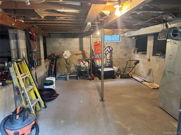 39 North Rd., Hampton Bays NY 11946