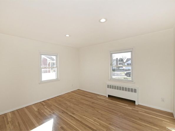 7 Stephen Drive, Farmingdale NY 11735