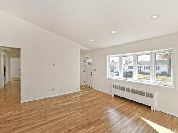 7 Stephen Drive, Farmingdale NY 11735