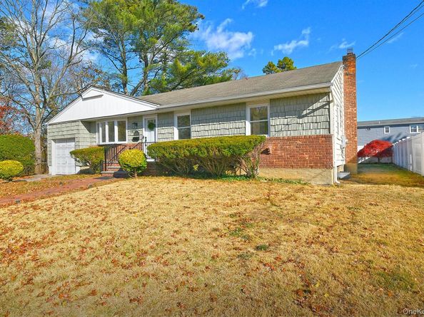 7 Stephen Drive, Farmingdale NY 11735