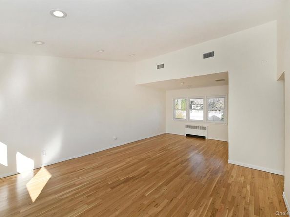 7 Stephen Drive, Farmingdale NY 11735