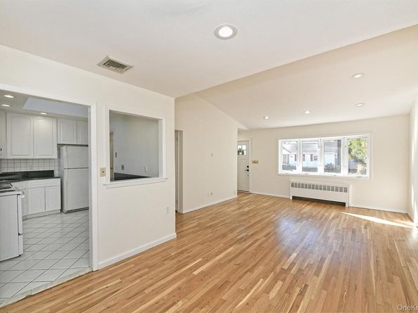 7 Stephen Drive, Farmingdale NY 11735