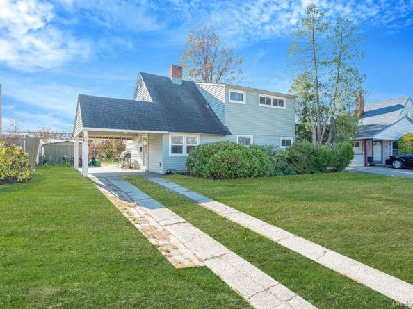 231 Blacksmith Road S, Levittown NY 11756