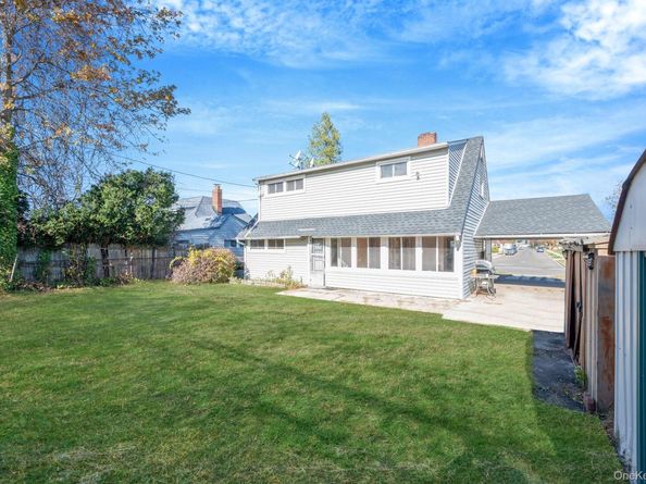 231 Blacksmith Road S, Levittown NY 11756