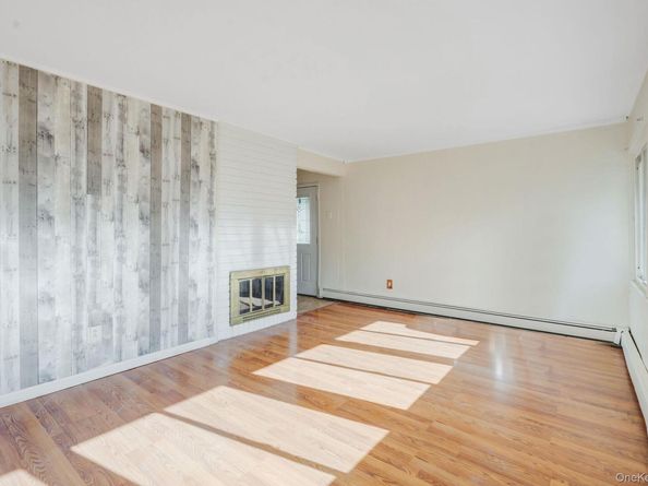 231 Blacksmith Road S, Levittown NY 11756