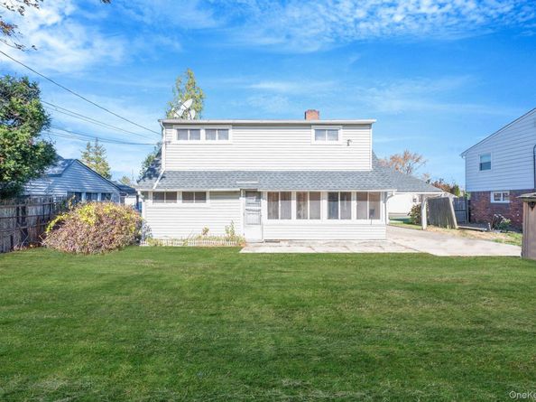 231 Blacksmith Road S, Levittown NY 11756