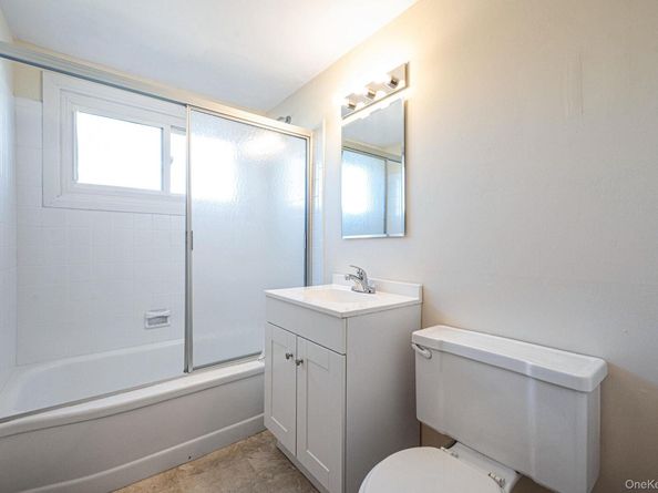 231 Blacksmith Road S, Levittown NY 11756