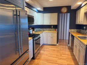 59 Hampton Place 20D, Freeport NY 11520