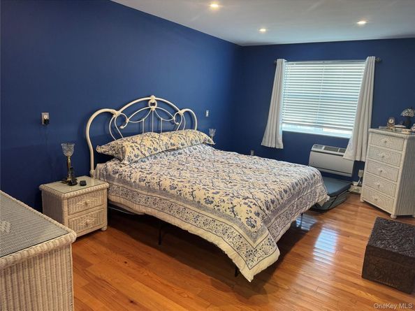 59 Hampton Place 20D, Freeport NY 11520