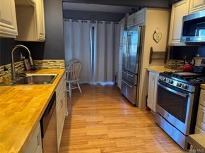 59 Hampton Place 20D, Freeport NY 11520