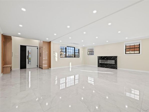 7662 174th Street, Fresh Meadows NY 11366