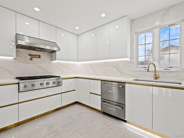 7662 174th Street, Fresh Meadows NY 11366