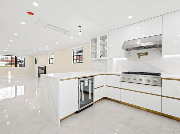 7662 174th Street, Fresh Meadows NY 11366