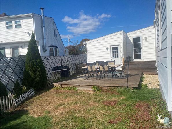 47 Walnut Avenue E, Farmingdale NY 11735