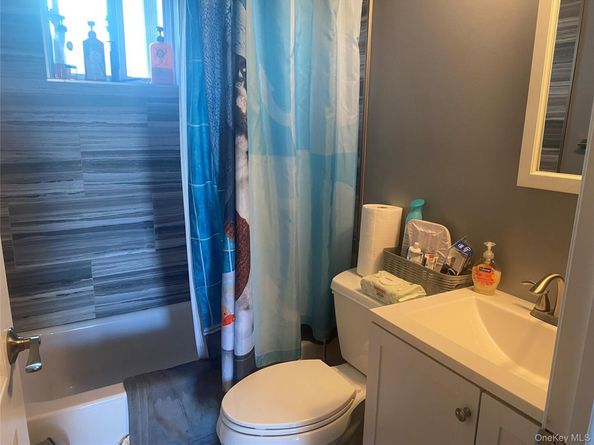 47 Walnut Avenue E, Farmingdale NY 11735