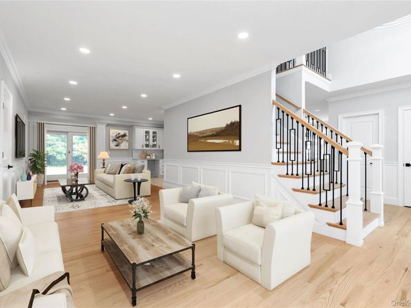 21 Venus Road, Syosset NY 11791