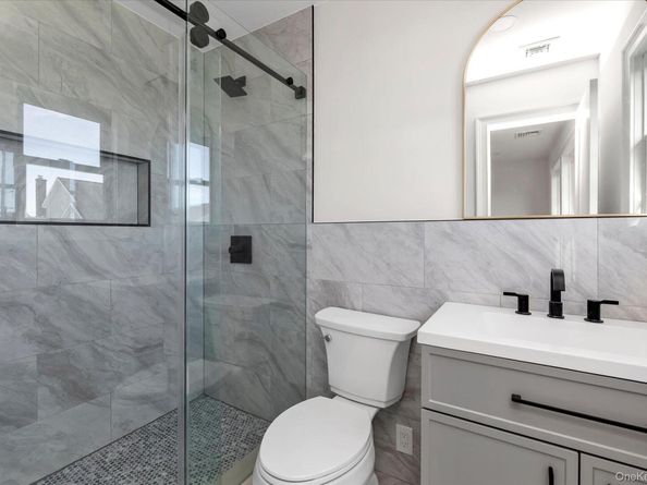 21 Venus Road, Syosset NY 11791