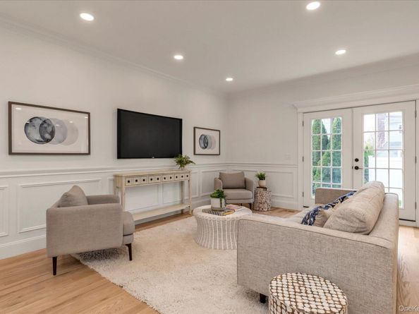 21 Venus Road, Syosset NY 11791