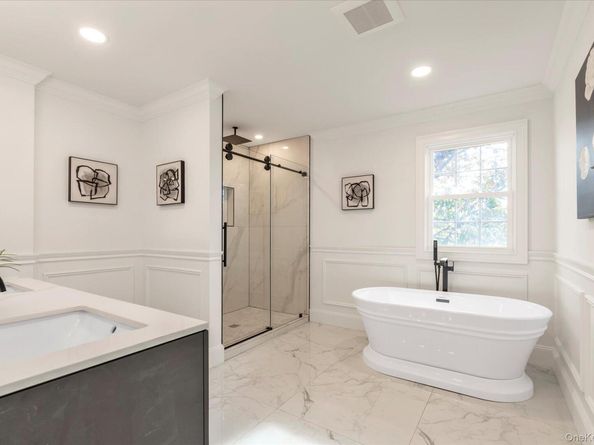 21 Venus Road, Syosset NY 11791