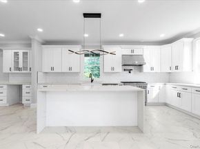 21 Venus Road, Syosset NY 11791