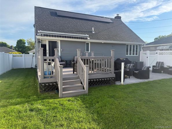 2082 Renfrew Avenue, Elmont NY 11003