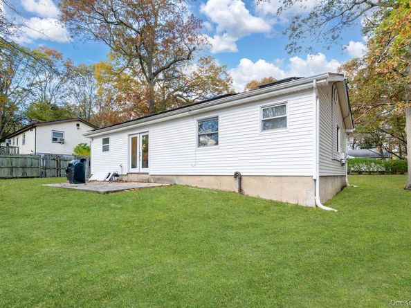 52 Maple Lane, Medford NY 11763