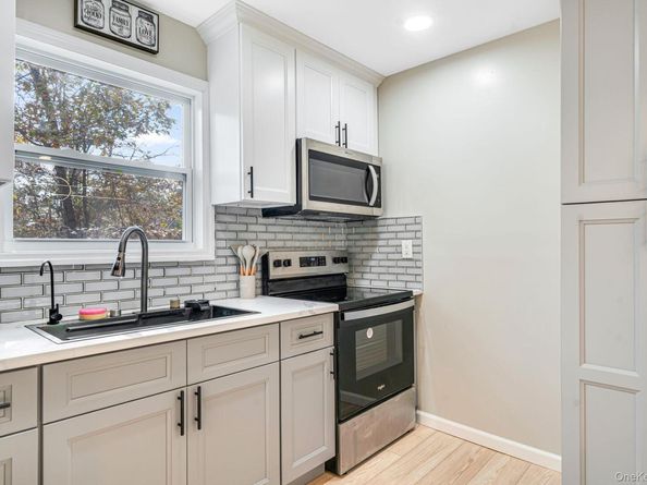 52 Maple Lane, Medford NY 11763