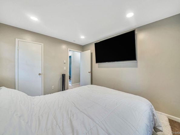 52 Maple Lane, Medford NY 11763