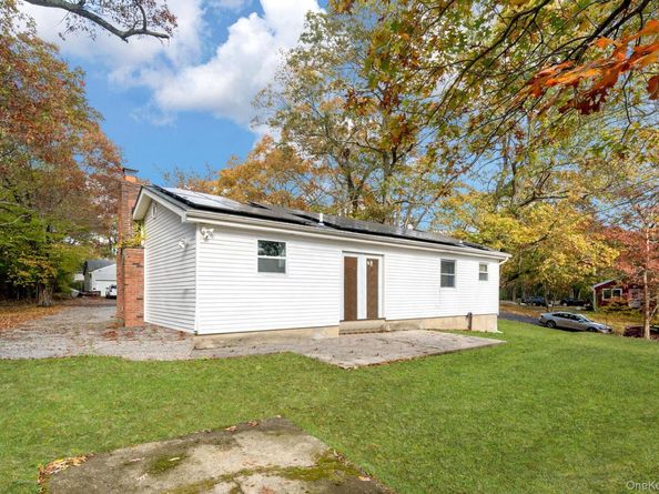 52 Maple Lane, Medford NY 11763