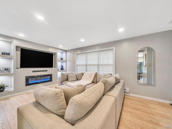 52 Maple Lane, Medford NY 11763