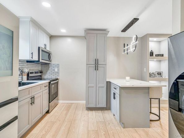 52 Maple Lane, Medford NY 11763