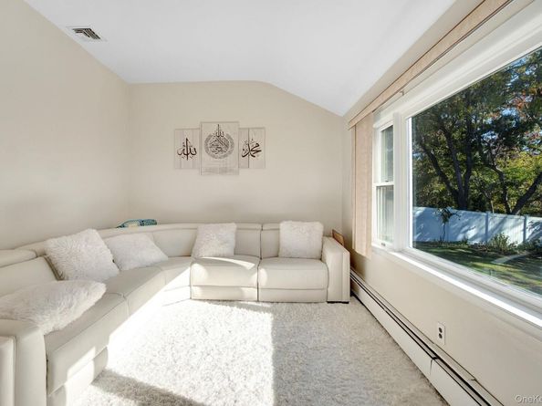 26 Fran Lane, Selden NY 11784