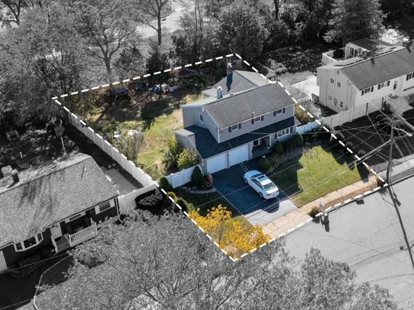 26 Fran Lane, Selden NY 11784