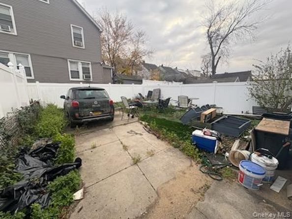 19144 113th Road, Saint Albans NY 11412