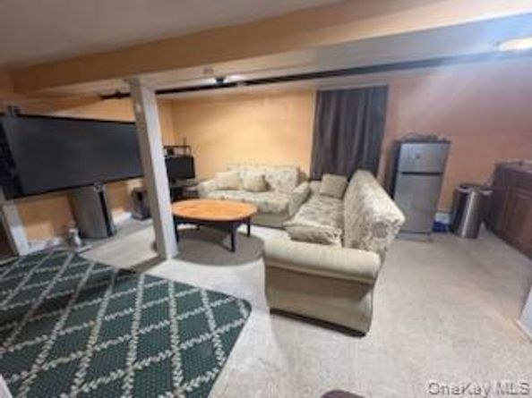 19144 113th Road, Saint Albans NY 11412