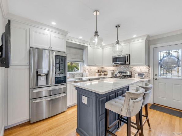 248 Arnold Avenue, West Babylon NY 11704