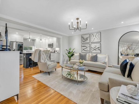 248 Arnold Avenue, West Babylon NY 11704