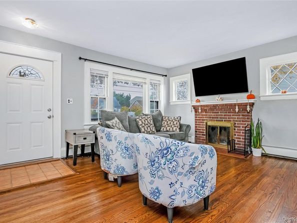 51 Castleton Court, Oceanside NY 11572