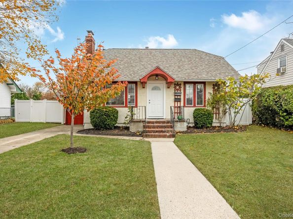 51 Castleton Court, Oceanside NY 11572