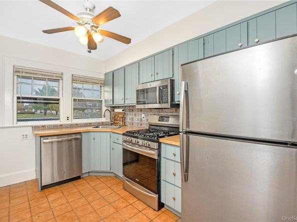 51 Castleton Court, Oceanside NY 11572