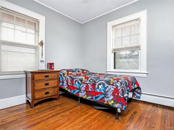 51 Castleton Court, Oceanside NY 11572